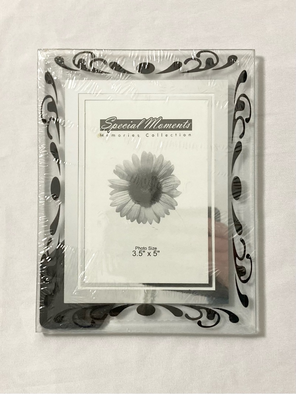 ⭐️ Special Moments Glass Embelished 3.5 x 5” Easel Back Picture Frame